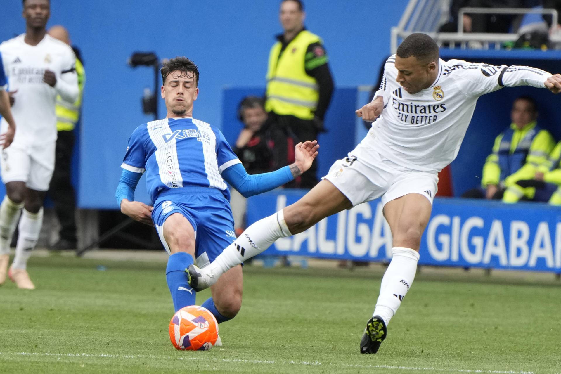 姆巴佩赛事官方发布赛况扑朔迷离新规，巴塞罗那争议不断！的简单介绍